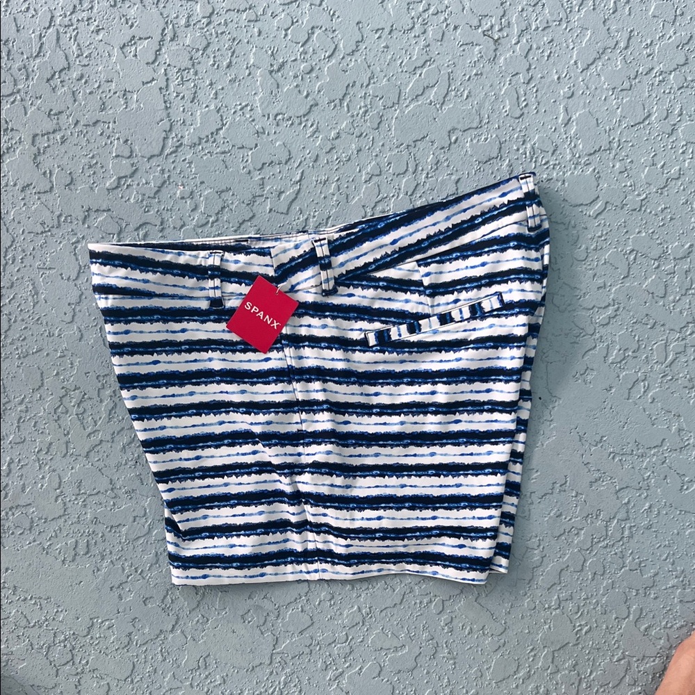 SPANX Sunshine shorts Navy and White Striped 4”